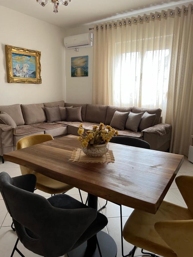 Modern On A Budget - Centre Apartment